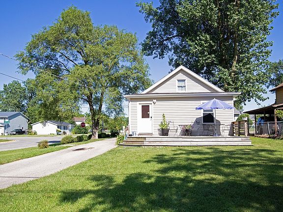 3rd image of 2300 Lewis Ave