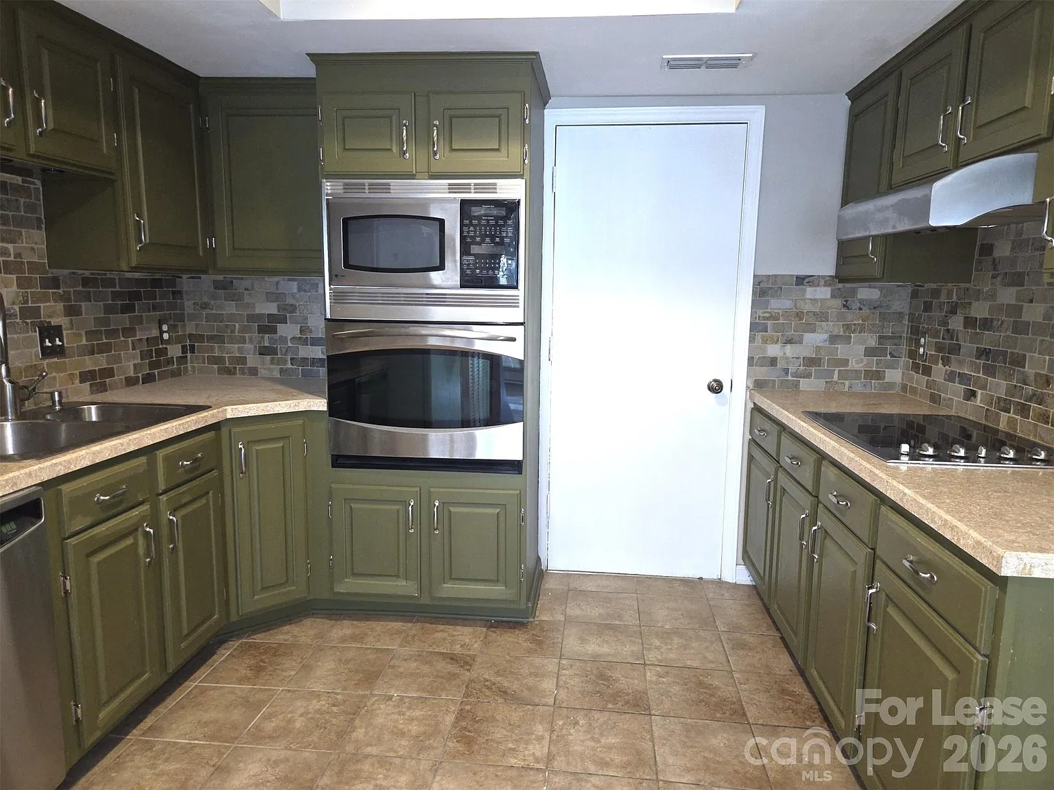 3 bed, 2.0 bath, $2,650 — Photo 2