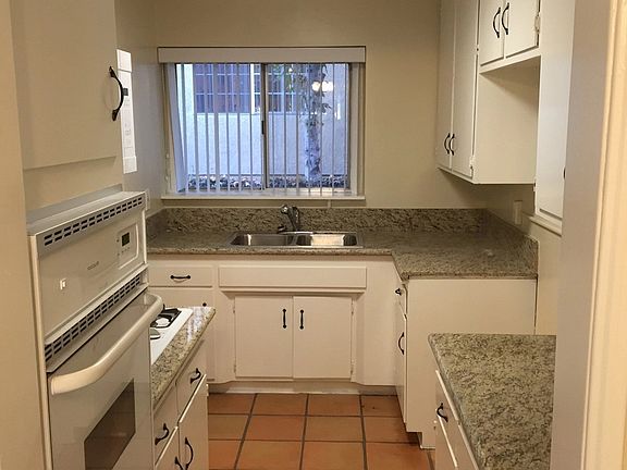 4th image of 376-382 N Hollywood Way #380