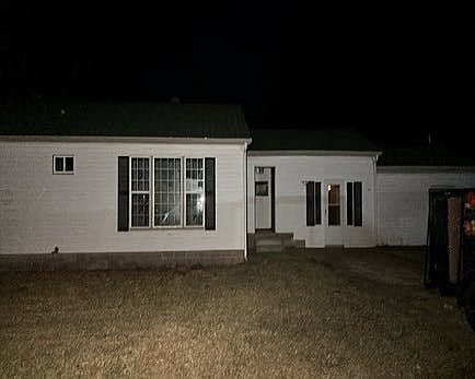 3rd image of 200 E Riddle Rd