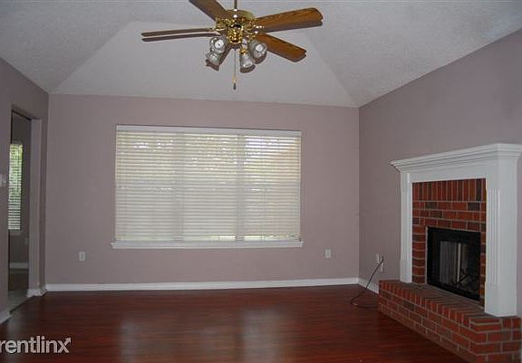 3rd image of 15047 Remington Dr