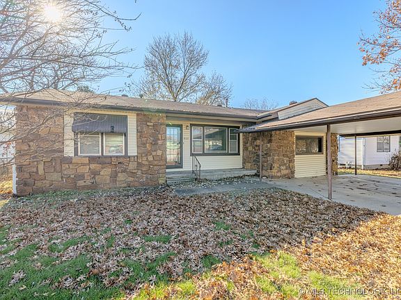 2nd image of 608 SE 6th St