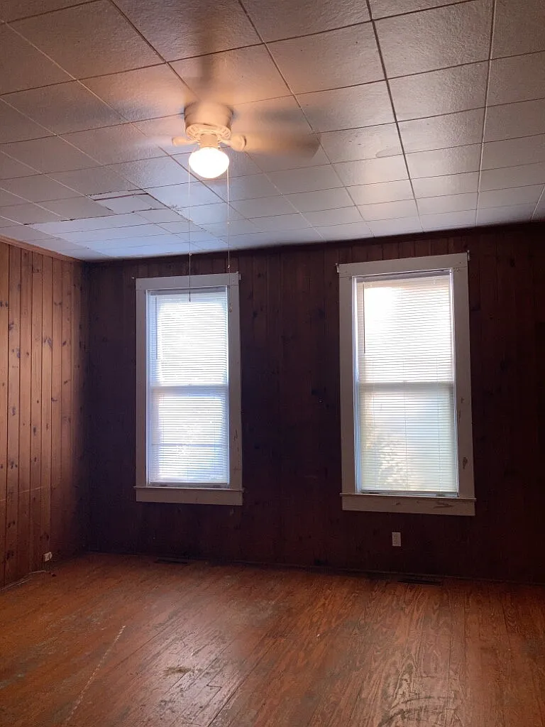 2 bed, 1.0 bath, $570 — Photo 2