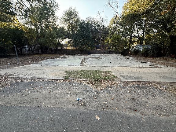 3rd image of 2916 Gilbert Dr