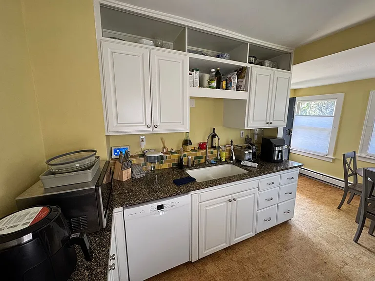 720 Cedar Lake Rd S — Photo 8