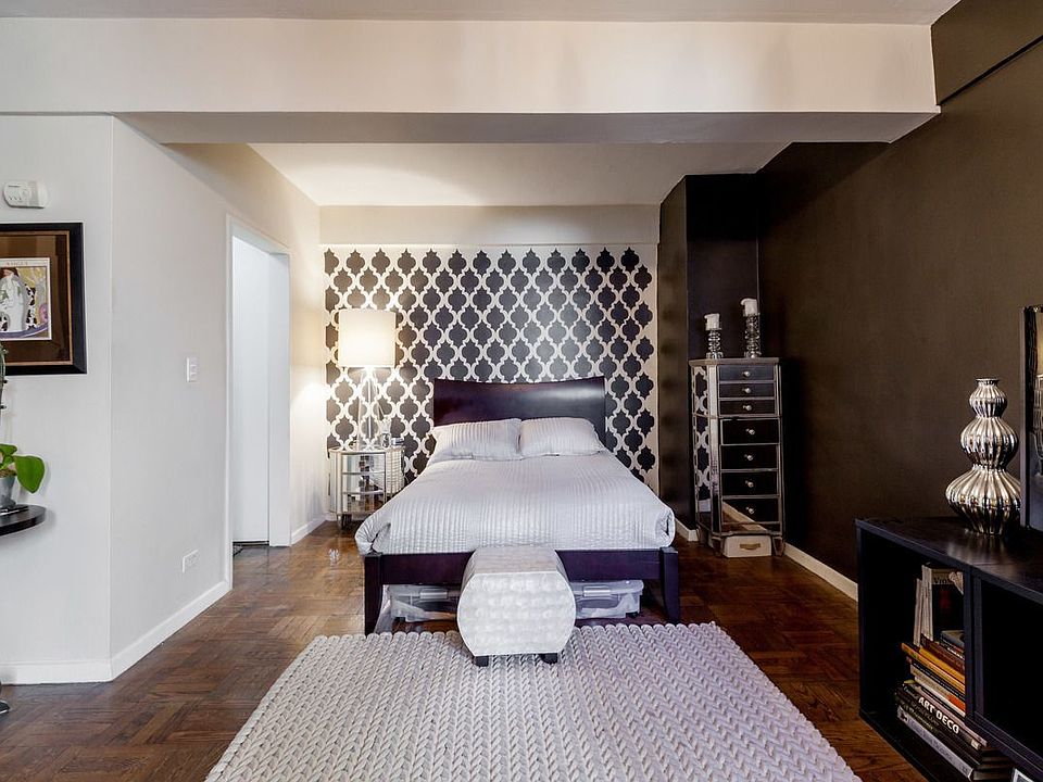 2nd image of 1381 Avenue Of The Amer #21K