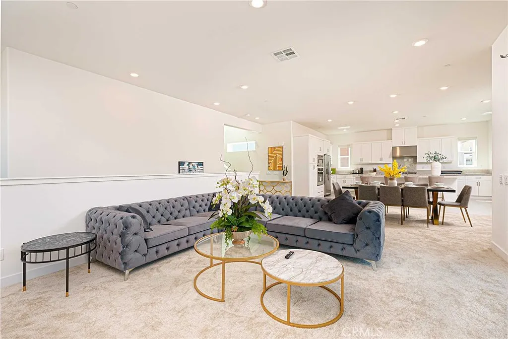 4 bed, 2995 sqft, $7,800 — Photo 1