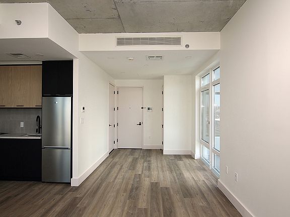 2nd image of 20 Prescott Pl APT 6A