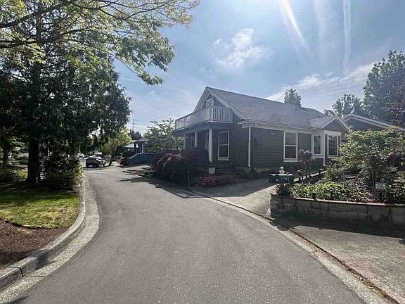 Exterior Neighborhood (street photo)