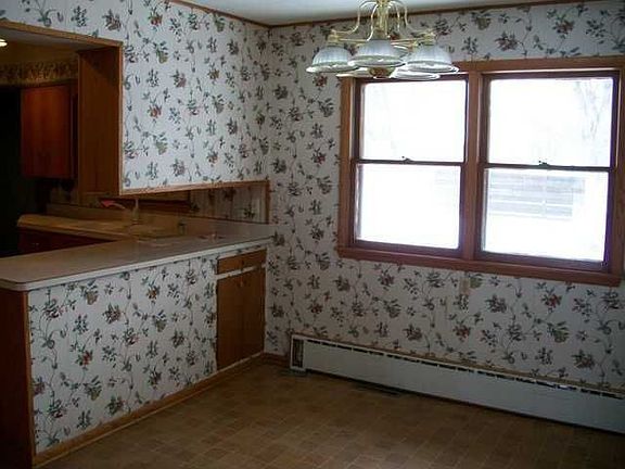 3rd image of 900 Pine Ave