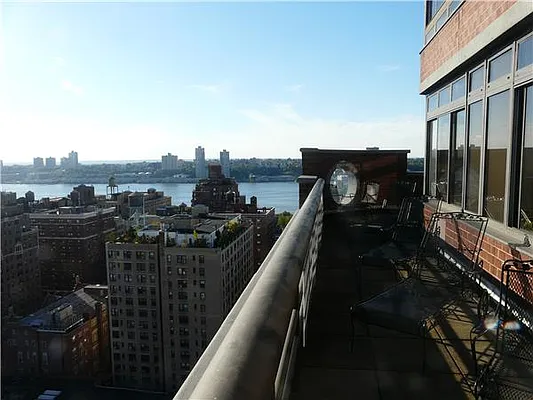 Rented by R New York | media 31