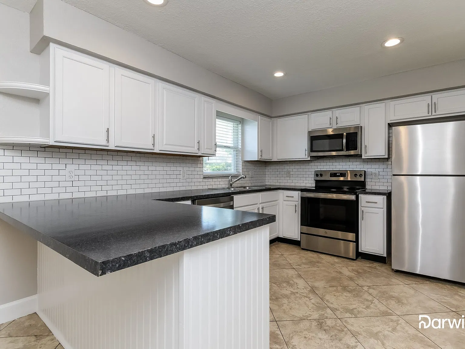 3 bed, 2.0 bath, 1297 sqft, $1,985 — Photo 3
