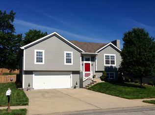 1123 SE Eastridge Dr, Blue Springs, MO 64014