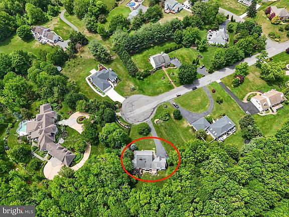 3rd image of 15 E Dogwood Ct