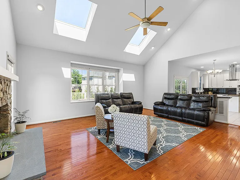 22561 Howardsville Woods Ct — Photo 8