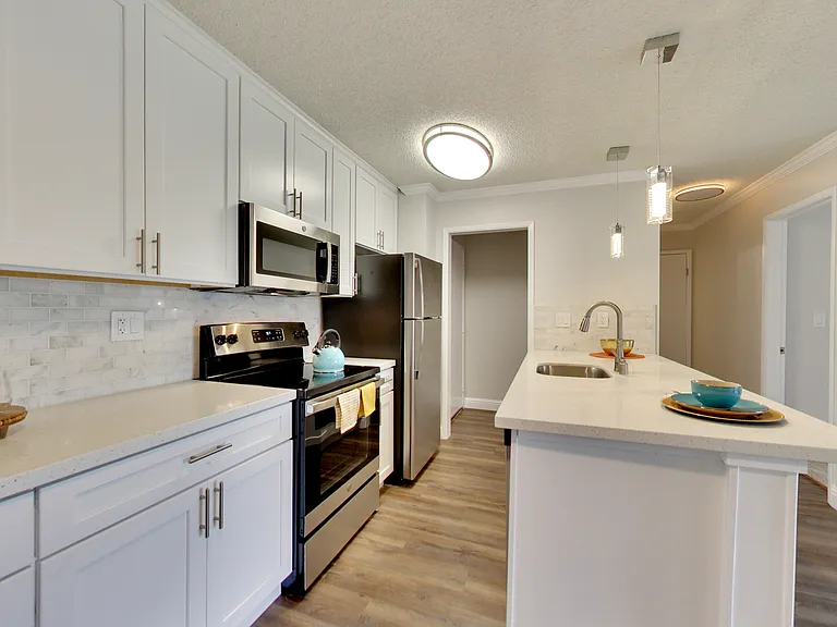 378 Van Buren - Renovated 2bed and 1bed units - Beautiful Building! — Photo 36