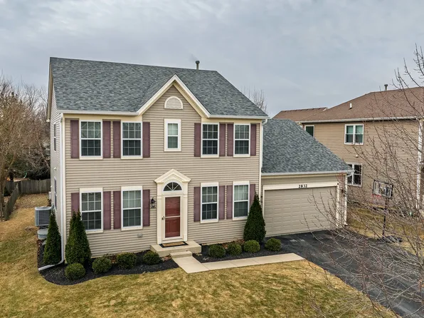 2832 Sweet Clover Way, Wauconda, IL 60084