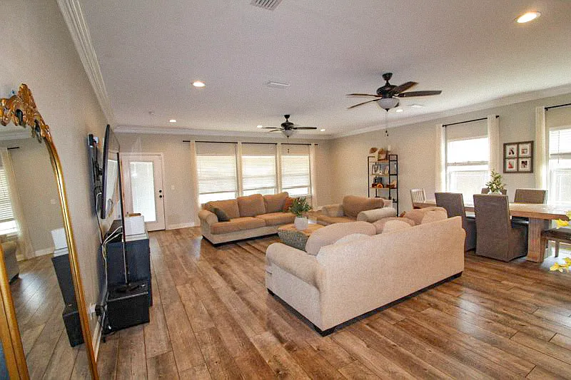 619 Lee Street - 1 — Photo 3