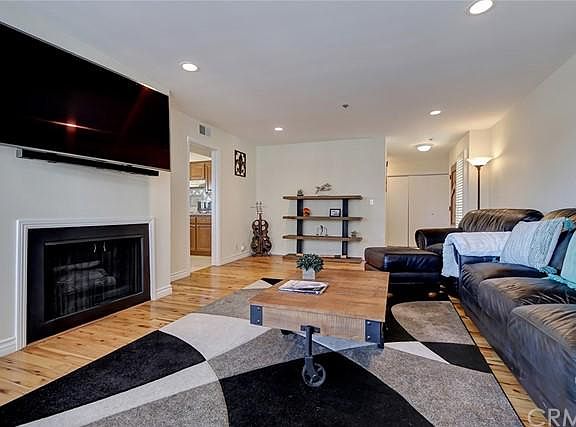 5th image of 230 S Catalina Ave APT 216