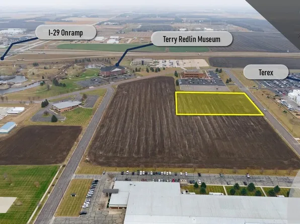 1 15th Ave SE, Watertown, SD 57201