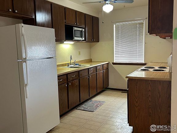 4th image of 1052 Williams St