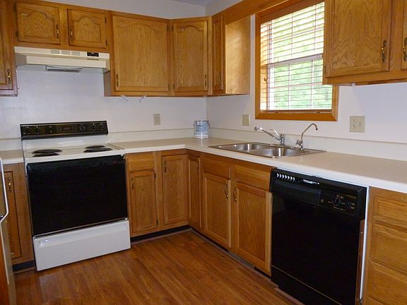 3rd image of 186 Tamarack Dr