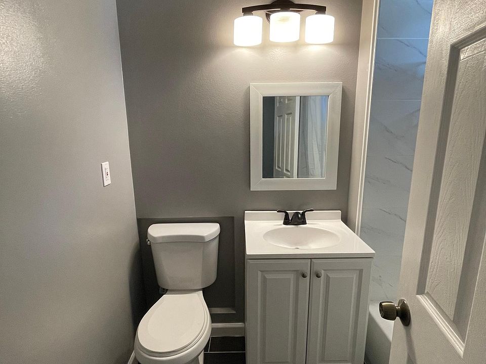 2nd image of 4135 Deland Ave #1