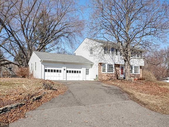 3rd image of 2047 Kenwood Dr E