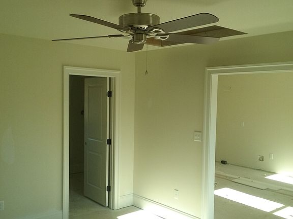 4th image of 211 W 11th St