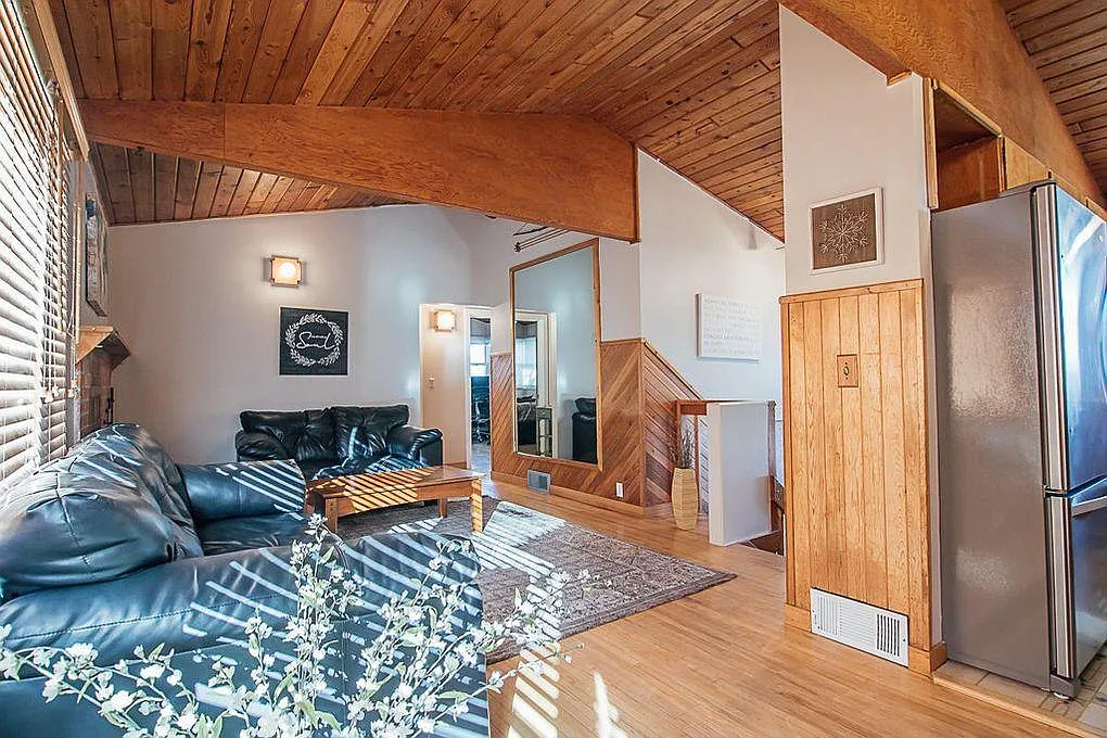 1405 Knight St — Photo 1