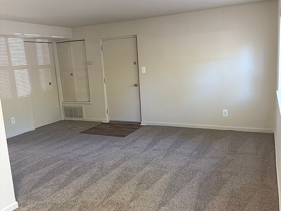 4th image of 2222 Round Rd #1