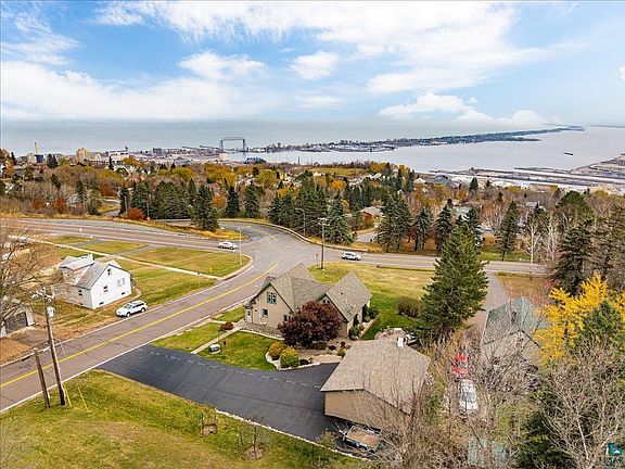 3rd image of 1101 W Skyline Pkwy
