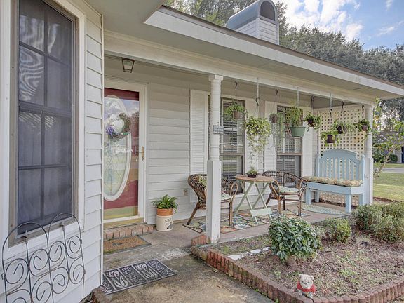 4th image of 100 Cheshire Cir