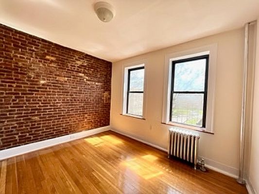 1st image of 21-24 Crescent St #C1