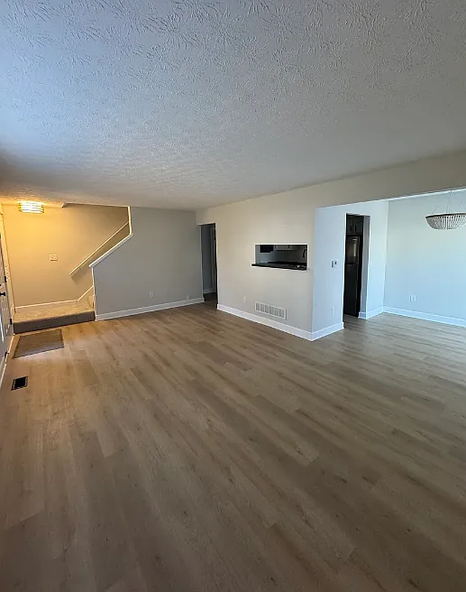 2 bed, 1.5 bath, 1056 sqft, $1,650 — Photo 3