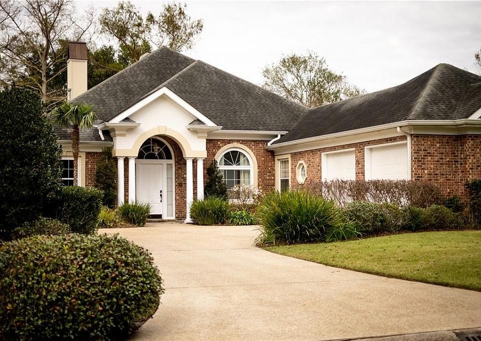 1st image of 38 Fairway Oaks Dr