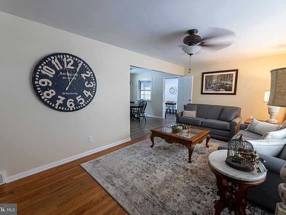 5th image of 568 Highland Ave