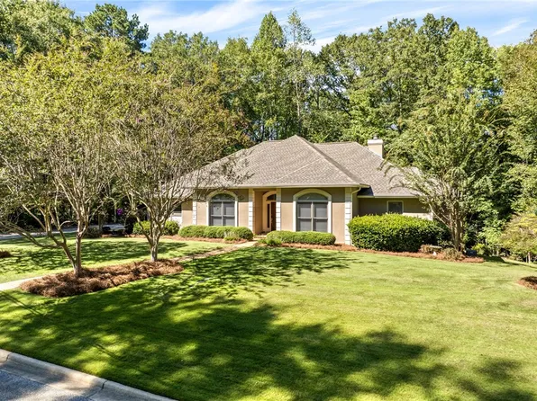 638 Woody Dr, Auburn, AL 36832