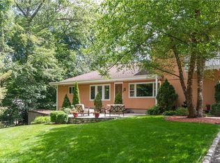 6 Running Brook Ln, Norwalk, CT 06850