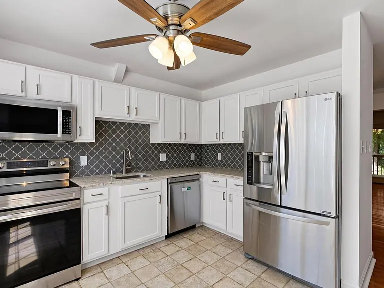 108 Richards Ln — Photo 4