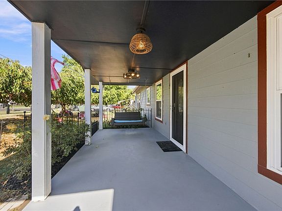 3rd image of 200 Kane St
