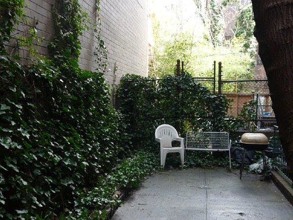 4th image of 211 E 11th St APT 3