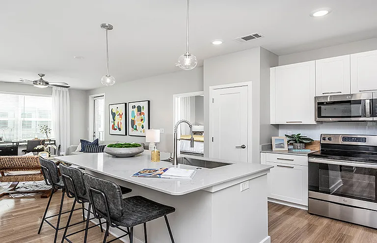 Aviation Crossing Apartments — Photo 3