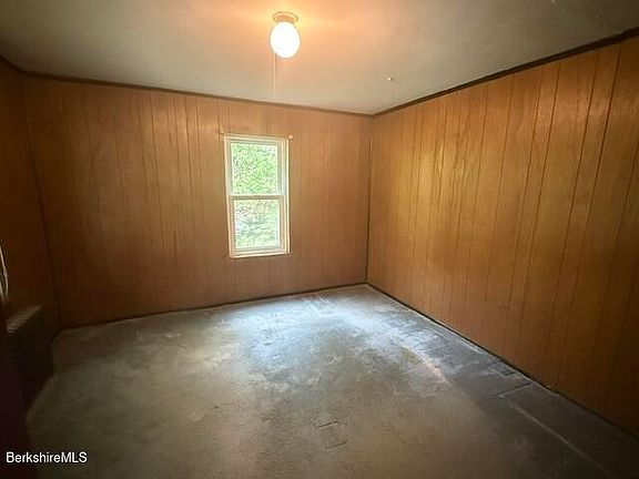 4th image of 352 W Shaft Rd