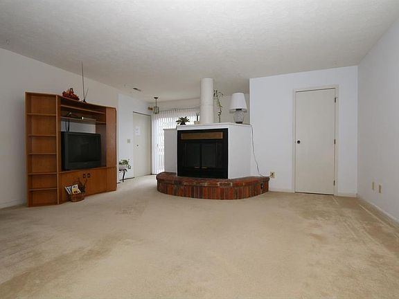 2nd image of 7521 Queen Ann Ct #61