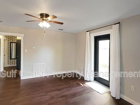 4th image of 904 17th Ave W