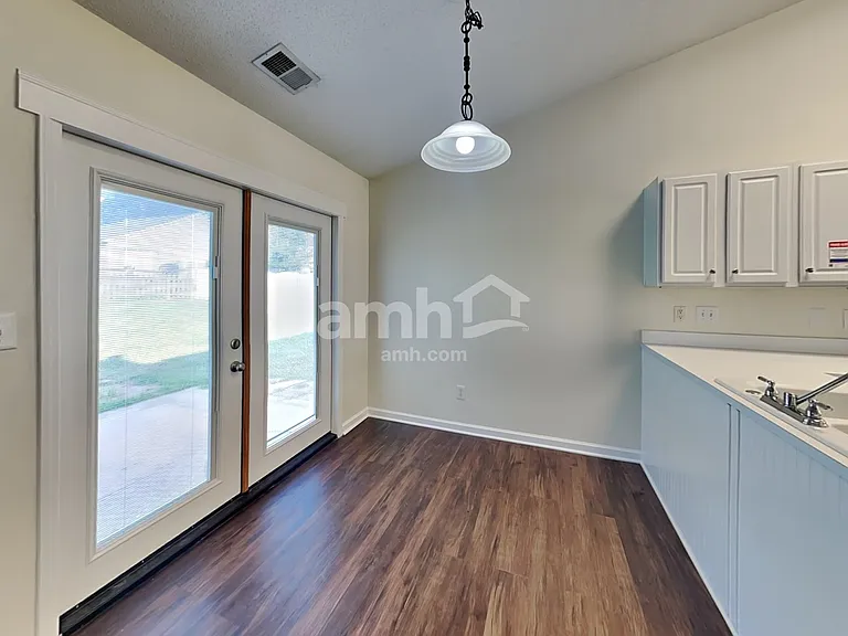 1092 Chapel Creek Rd SW — Photo 4