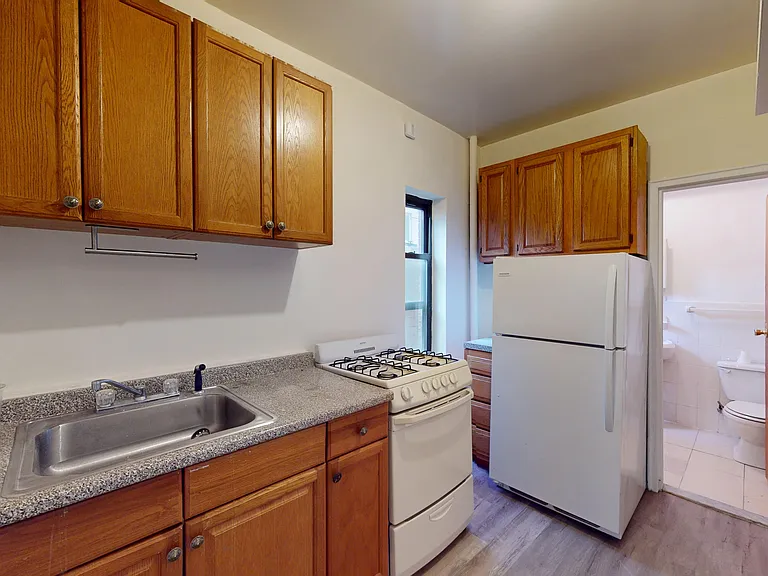 403 E 70th St #4 — Photo 5
