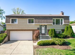 1147 Windsor Dr, Wheaton, IL 60189