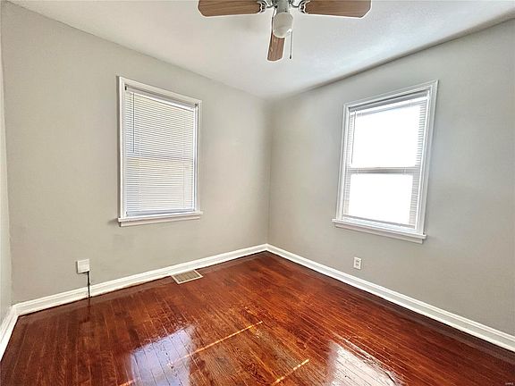 5th image of 8234 Montreal Dr